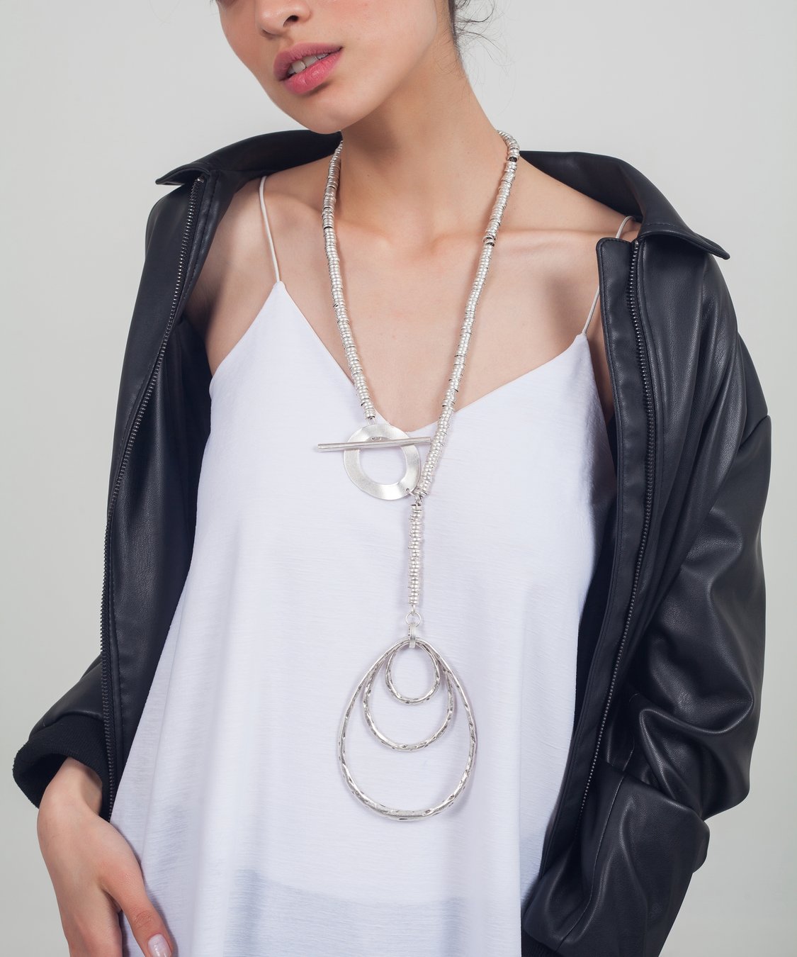 Silver Plated Oval Circle Line Toggle Closure Necklace